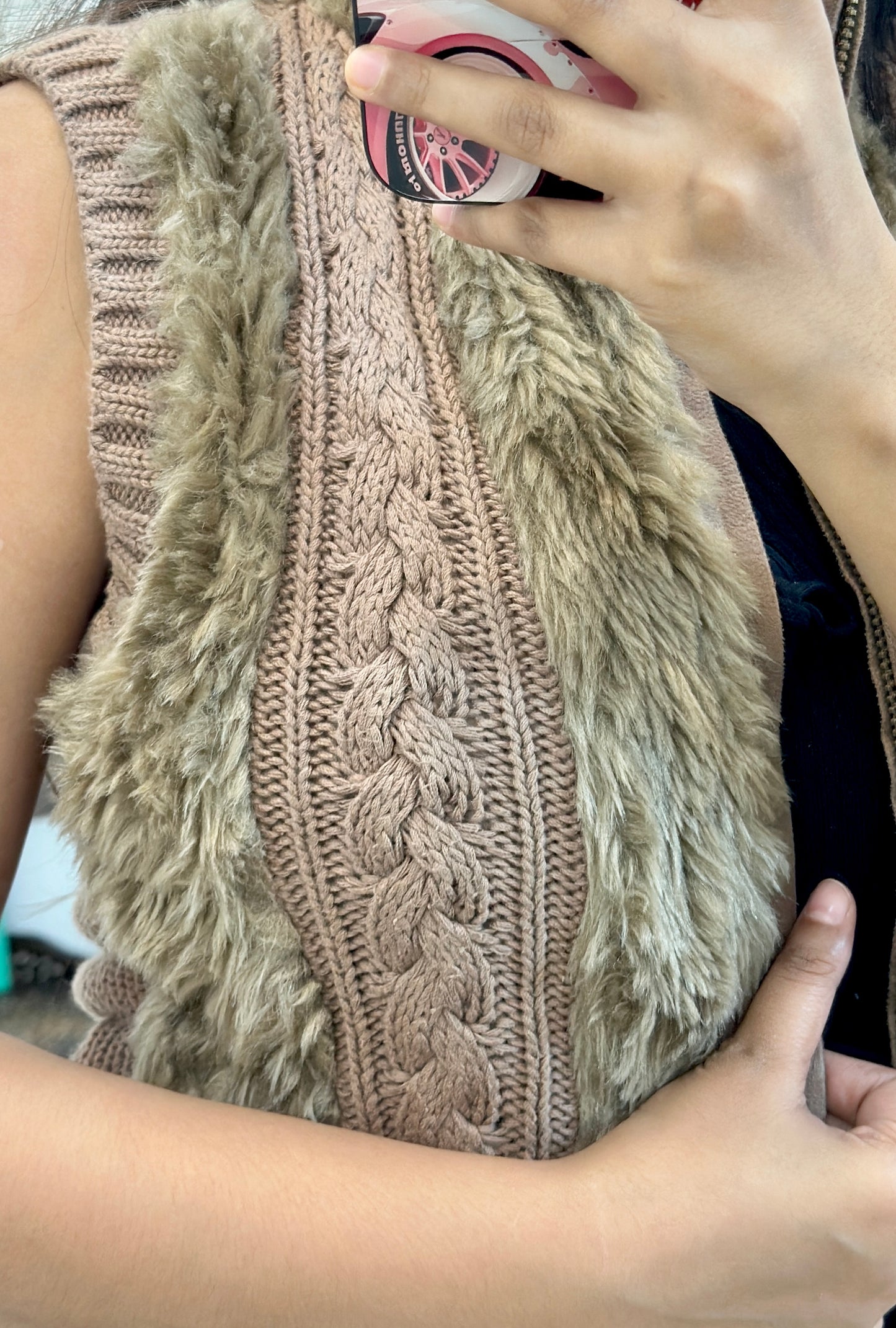 Furry vest (34-36)