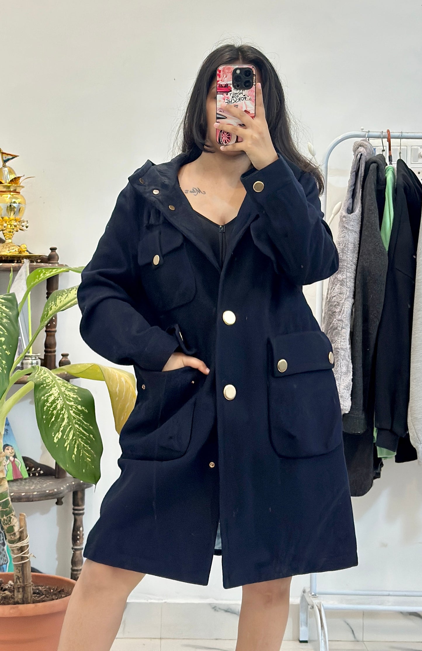 Heavy long hooded coat with pretty free scarf (34-38)