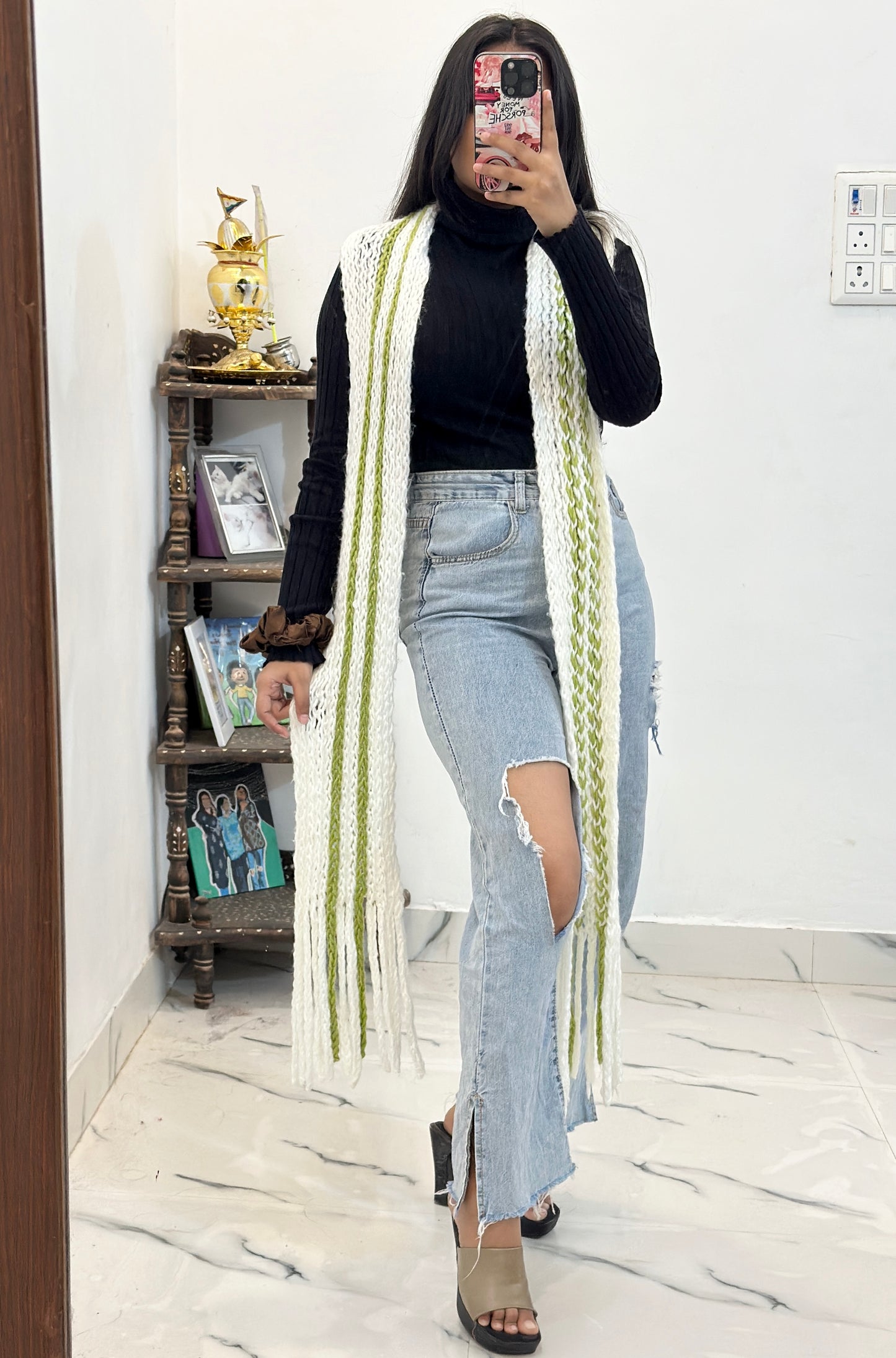 Woollen pretty muffler