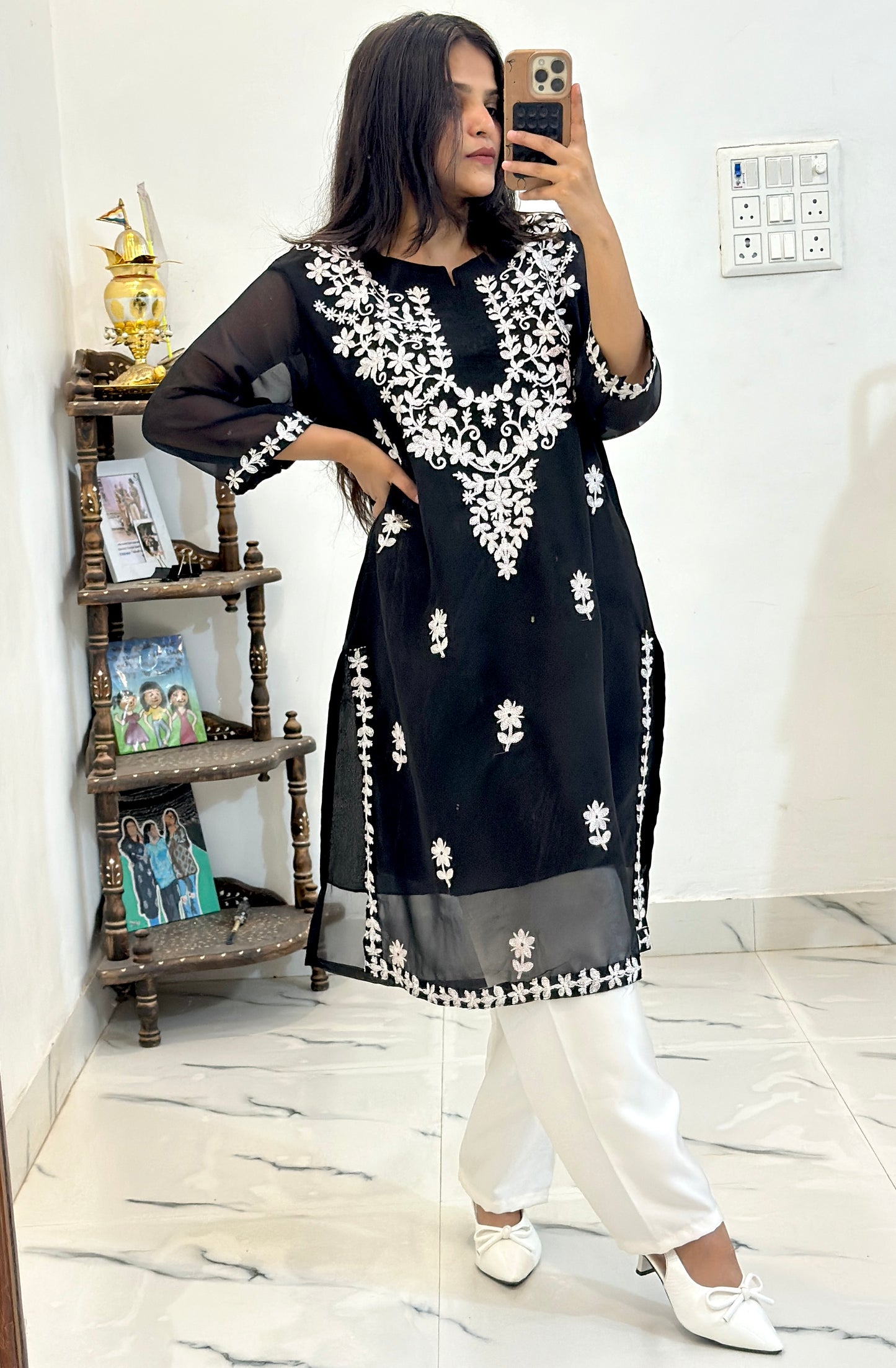 Pretty embroidered set (40-42)