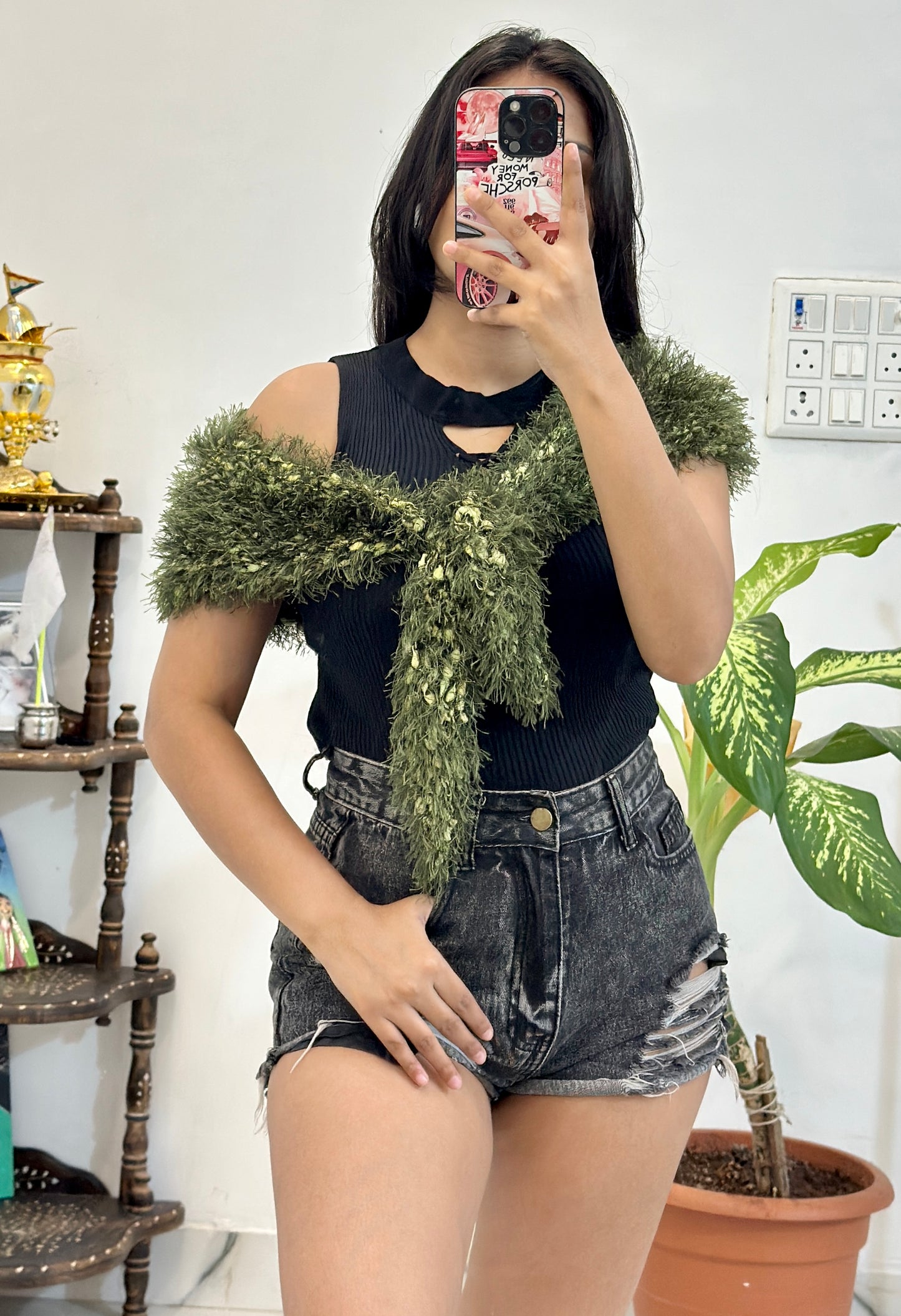 Woollen furry muffler