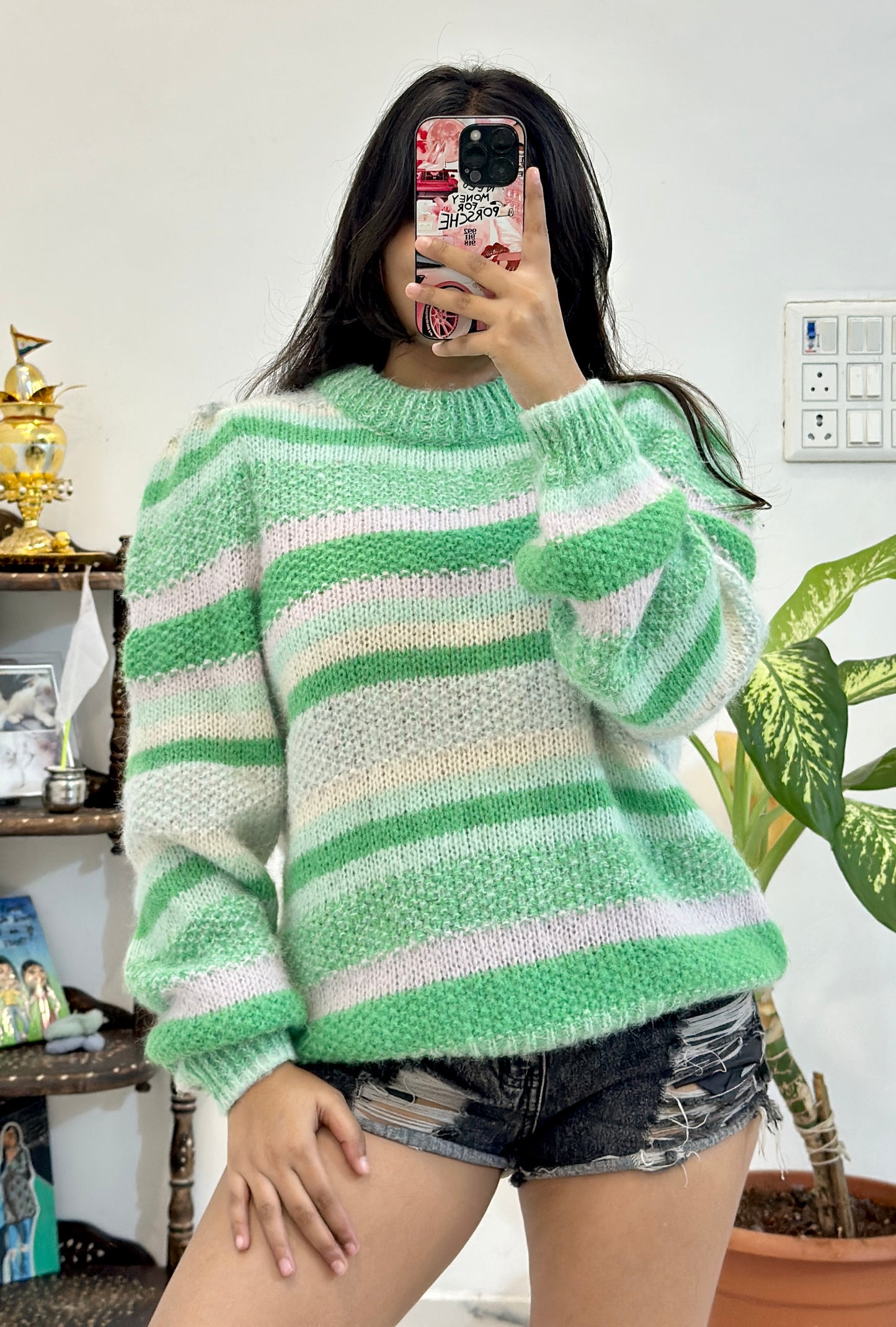 Pretty oversized sweater (Upto 40)