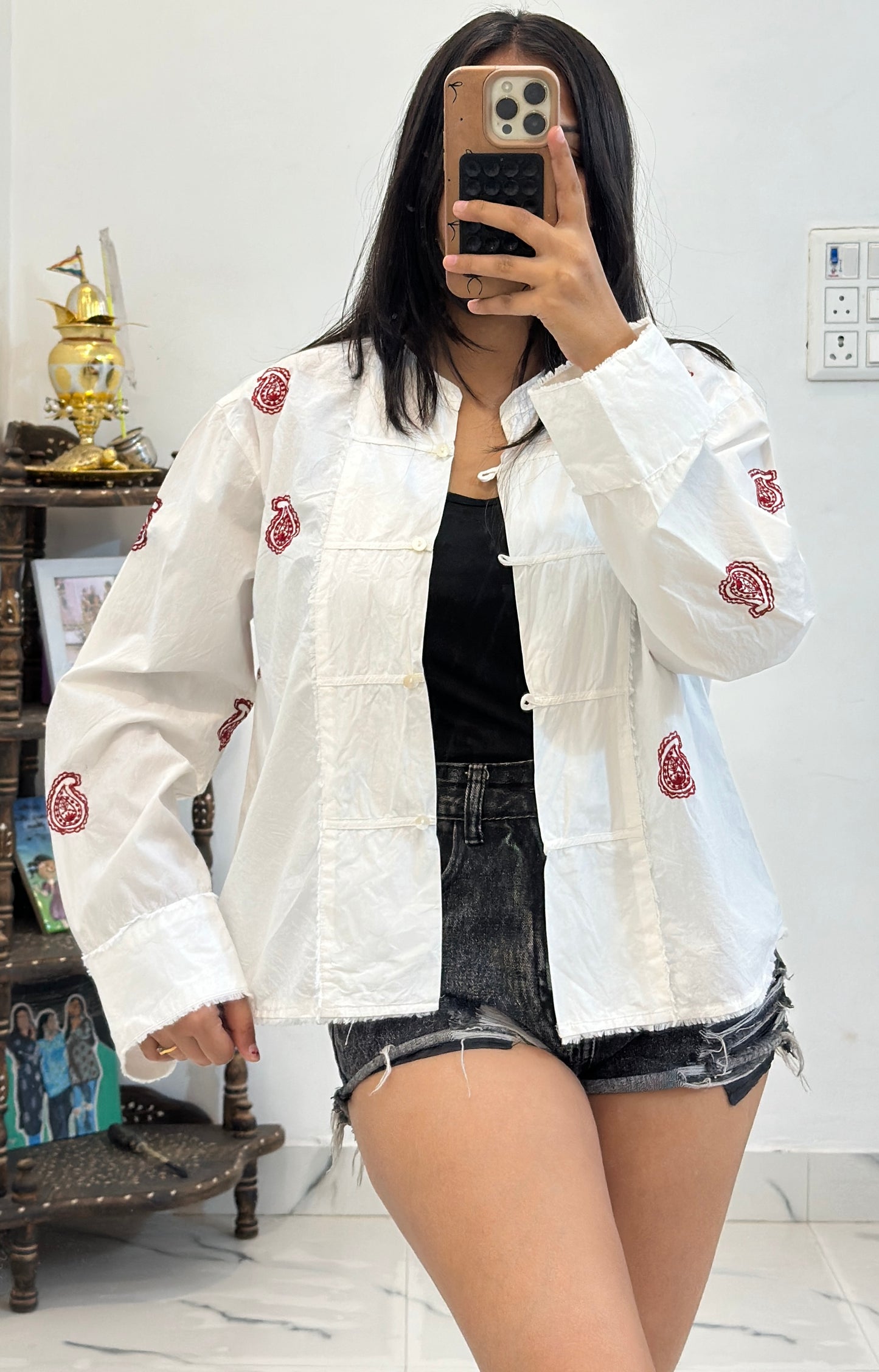 Pretty embroidered top (40-42)
