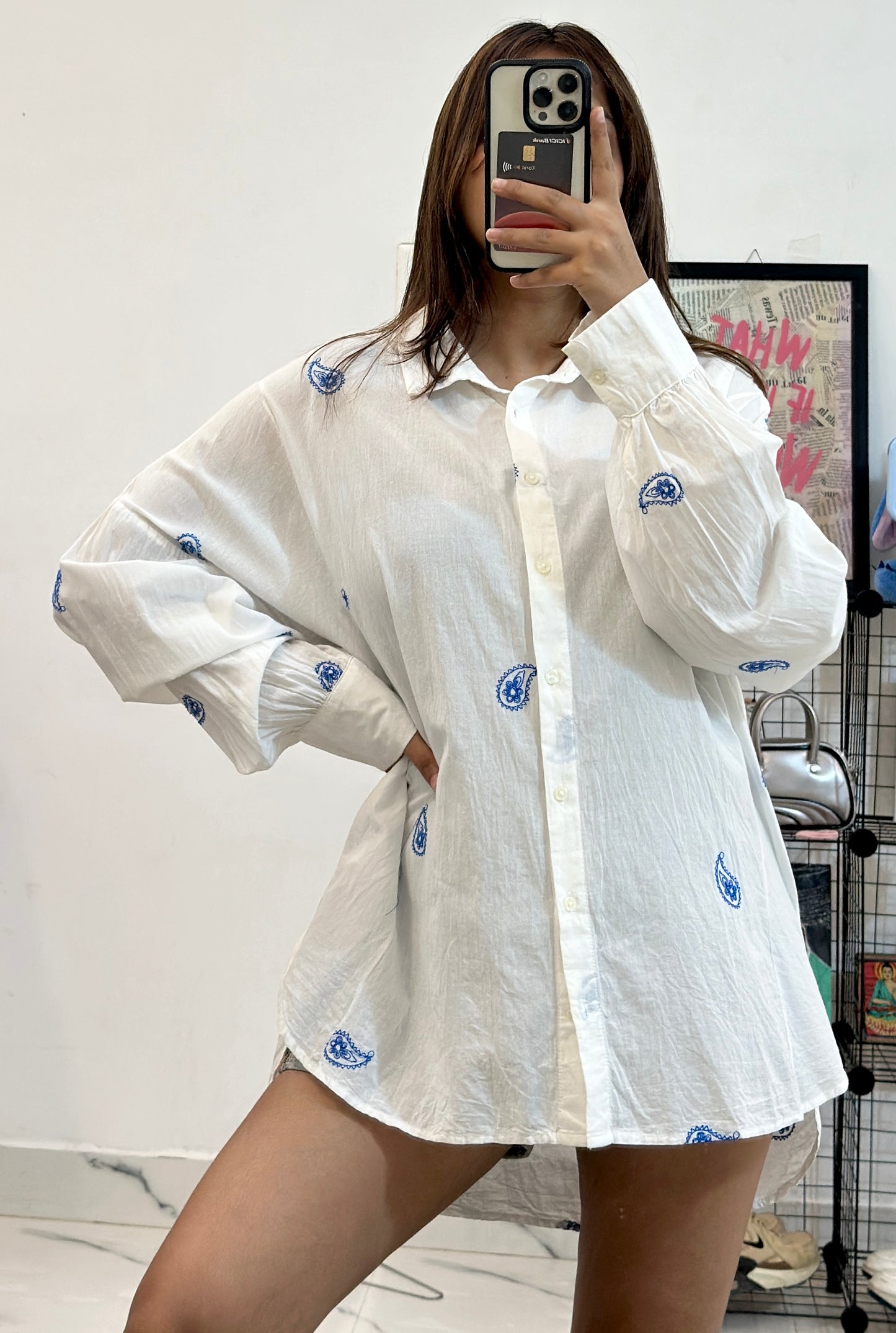 Oversized embroidered shirt (42-44)