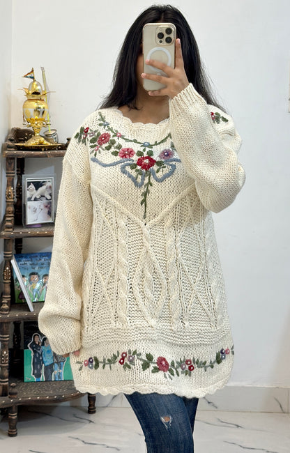 Pretty embroidered sweater ()
