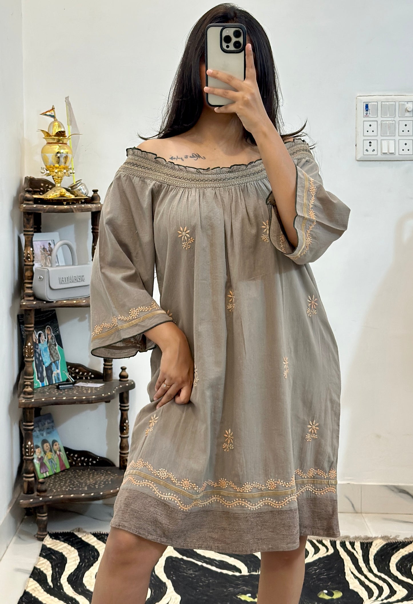 Pretty embroidered top (40-42)