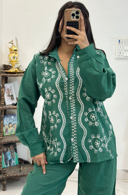 Pretty embroidered cordset (40-42)