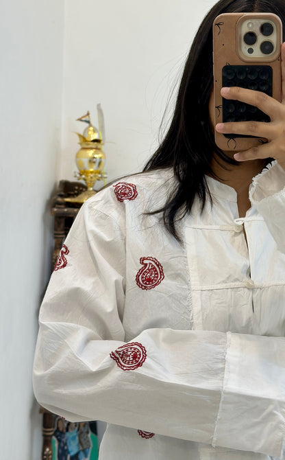 Pretty embroidered top (40-42)