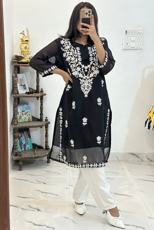 Pretty embroidered set (40-42)