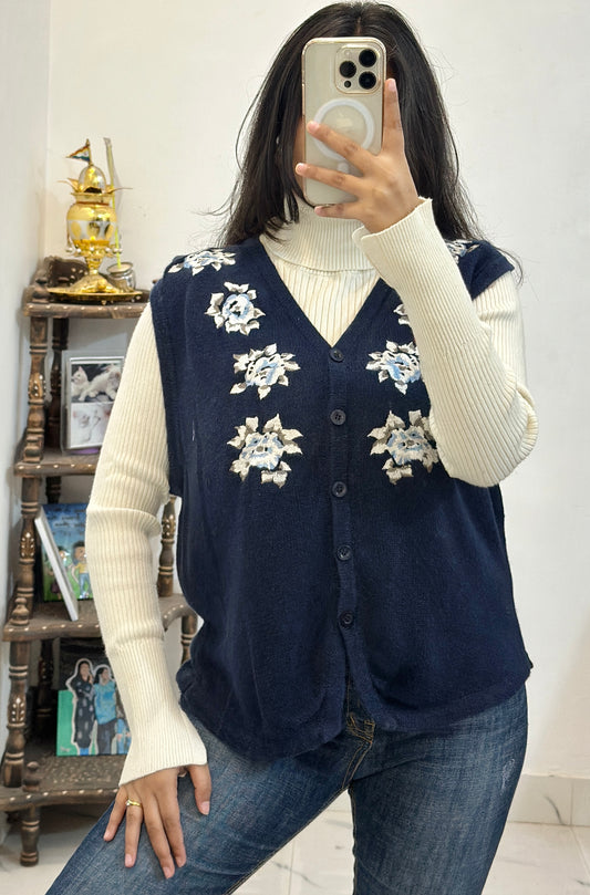 Pretty embroidered vest (40-42)