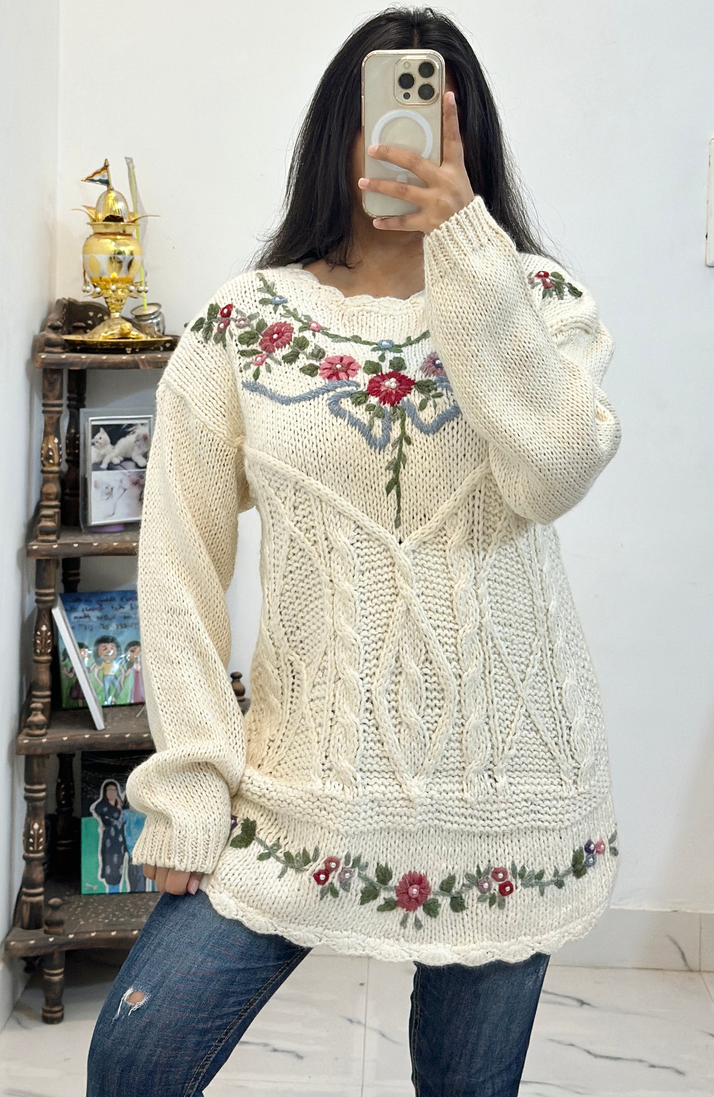 Pretty embroidered sweater ()