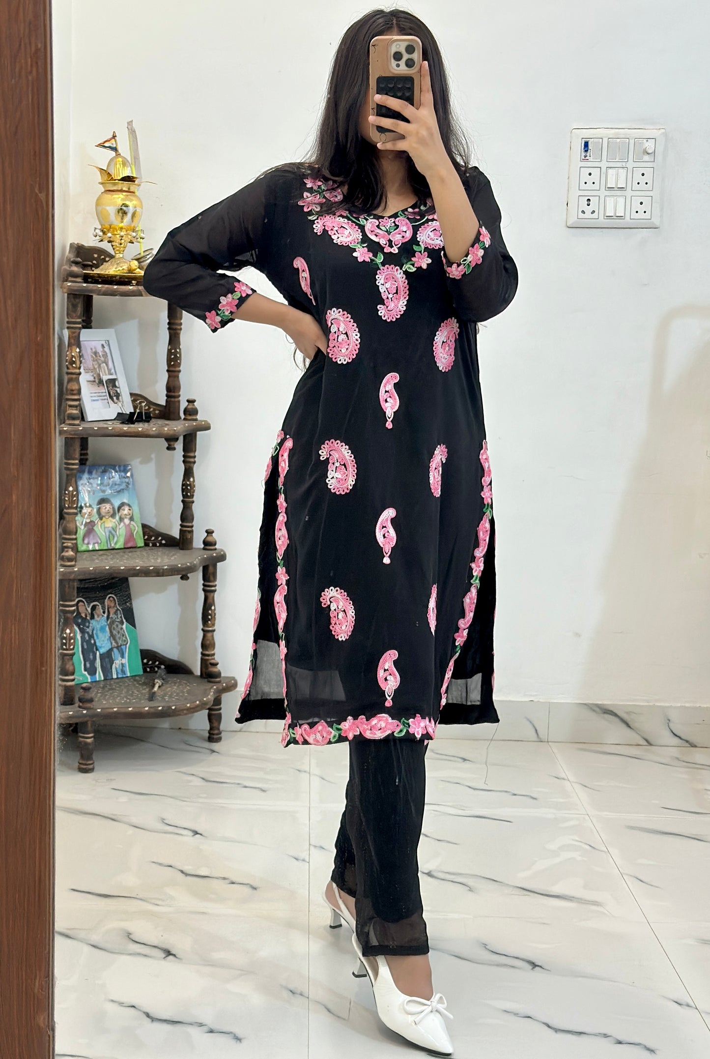 Pretty embroidered set