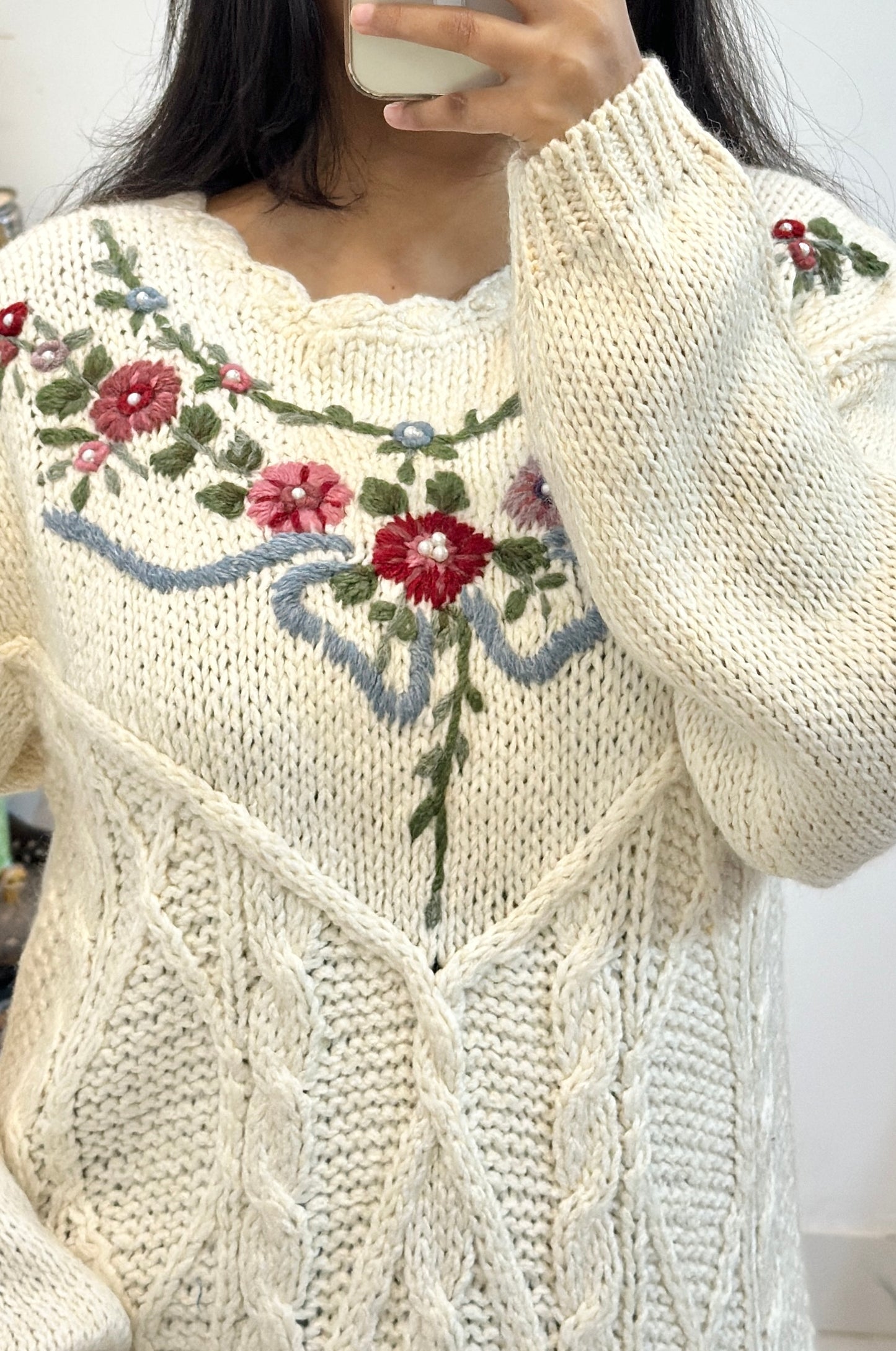 Pretty embroidered sweater ()