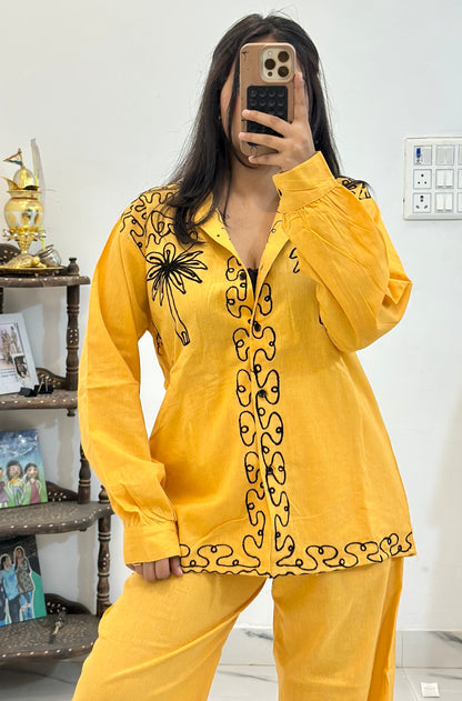 Pretty embroidered cordset (40-42)