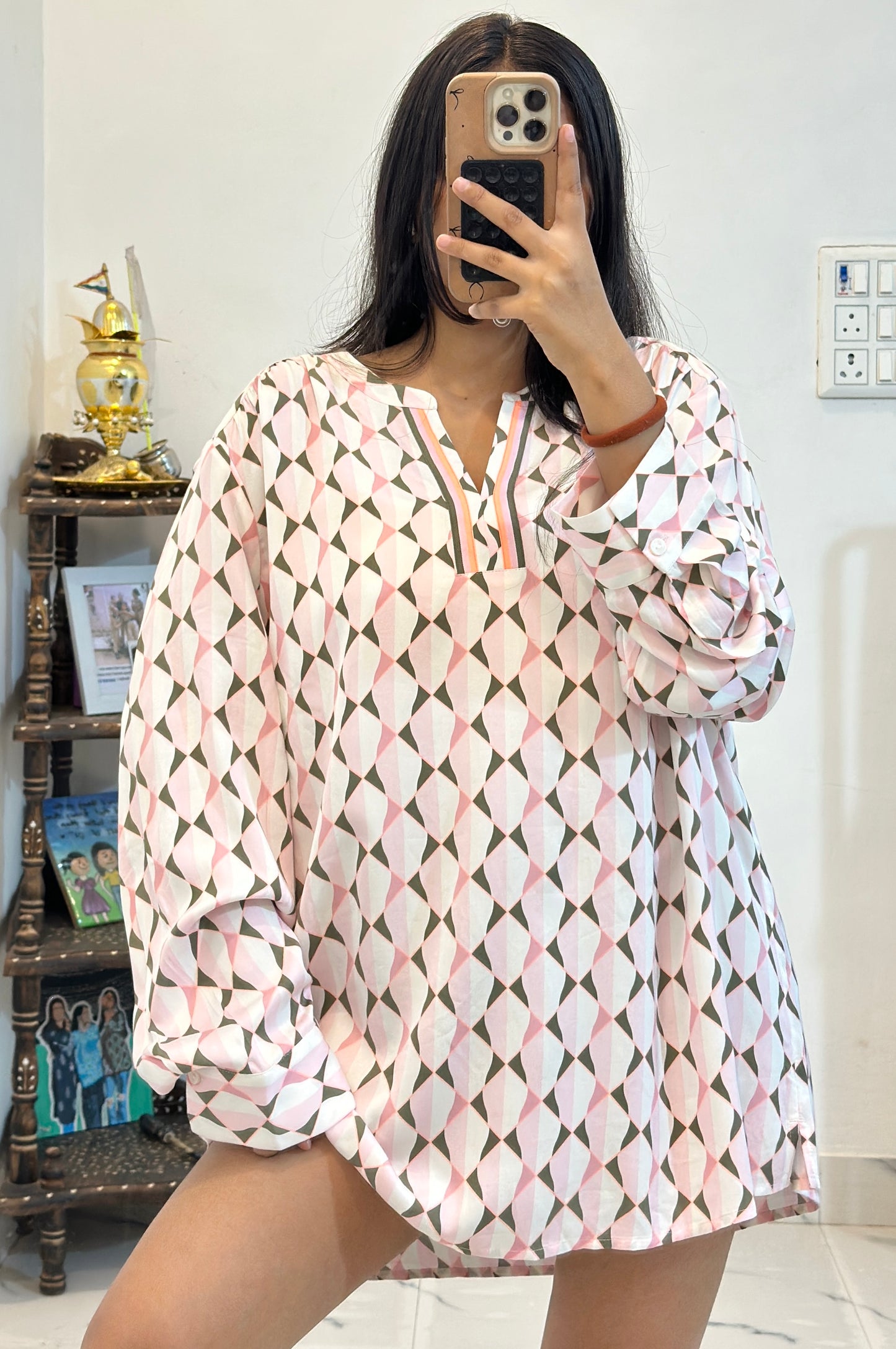 Pretty satin oversized top (42-44)