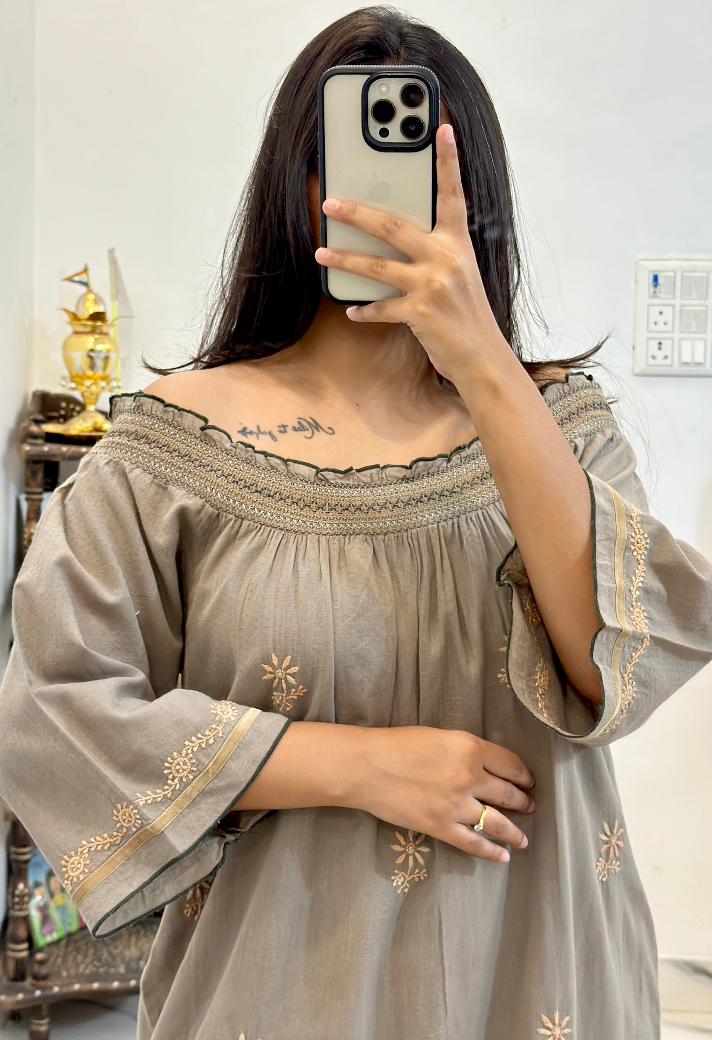 Pretty embroidered top (40-42)