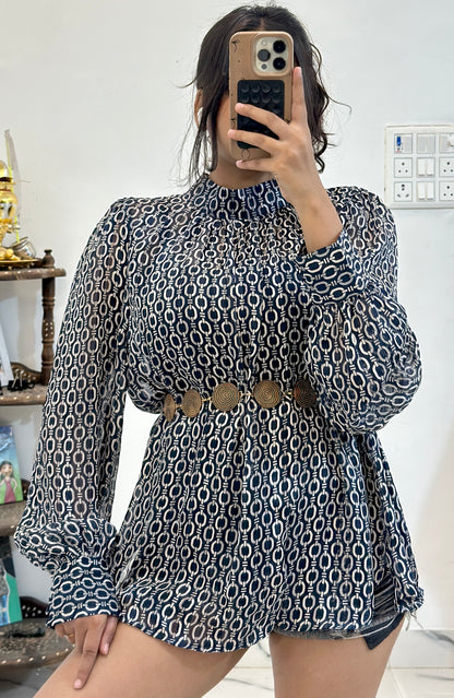 Oversized pretty top (40-42)