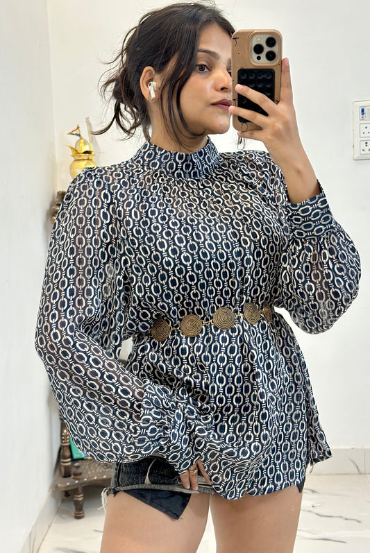 Oversized pretty top (40-42)