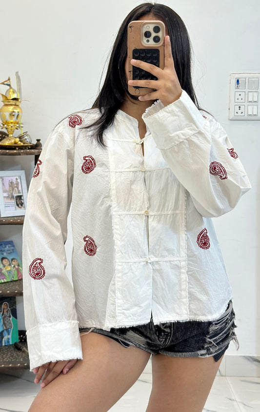 Pretty embroidered top (40-42)