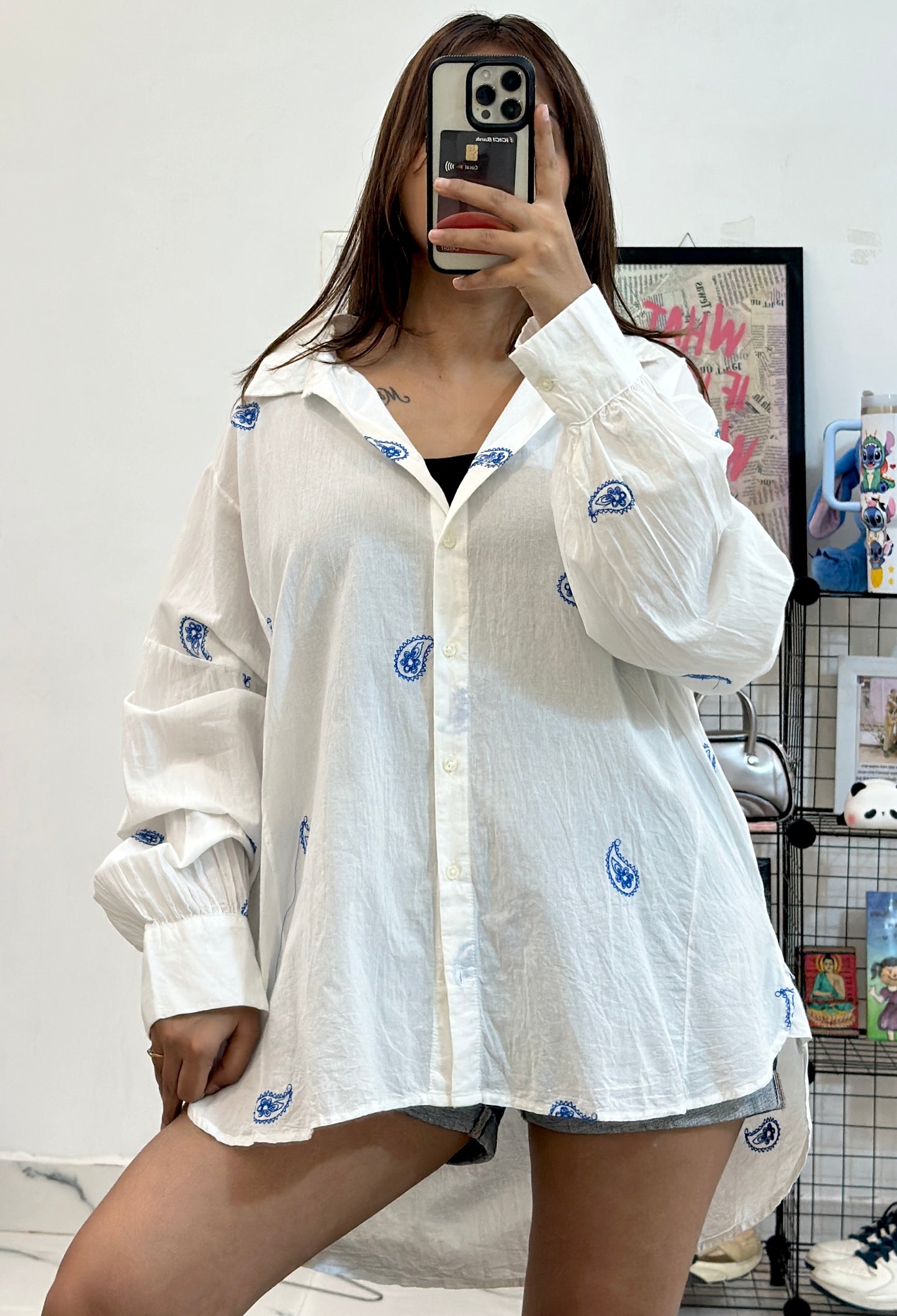 Oversized embroidered shirt (42-44)