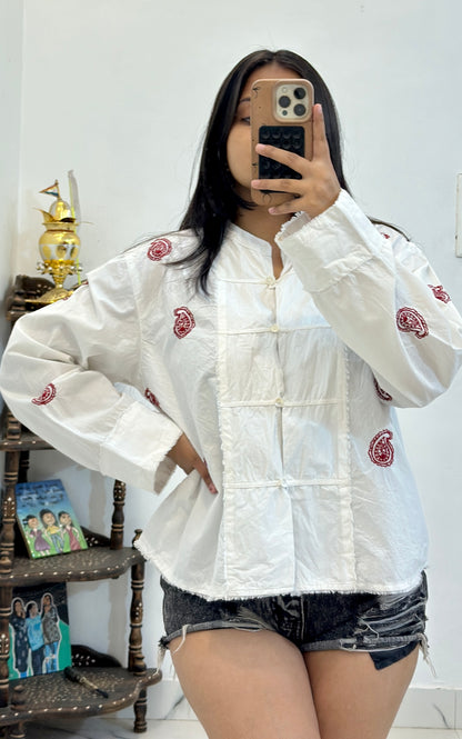Pretty embroidered top (40-42)