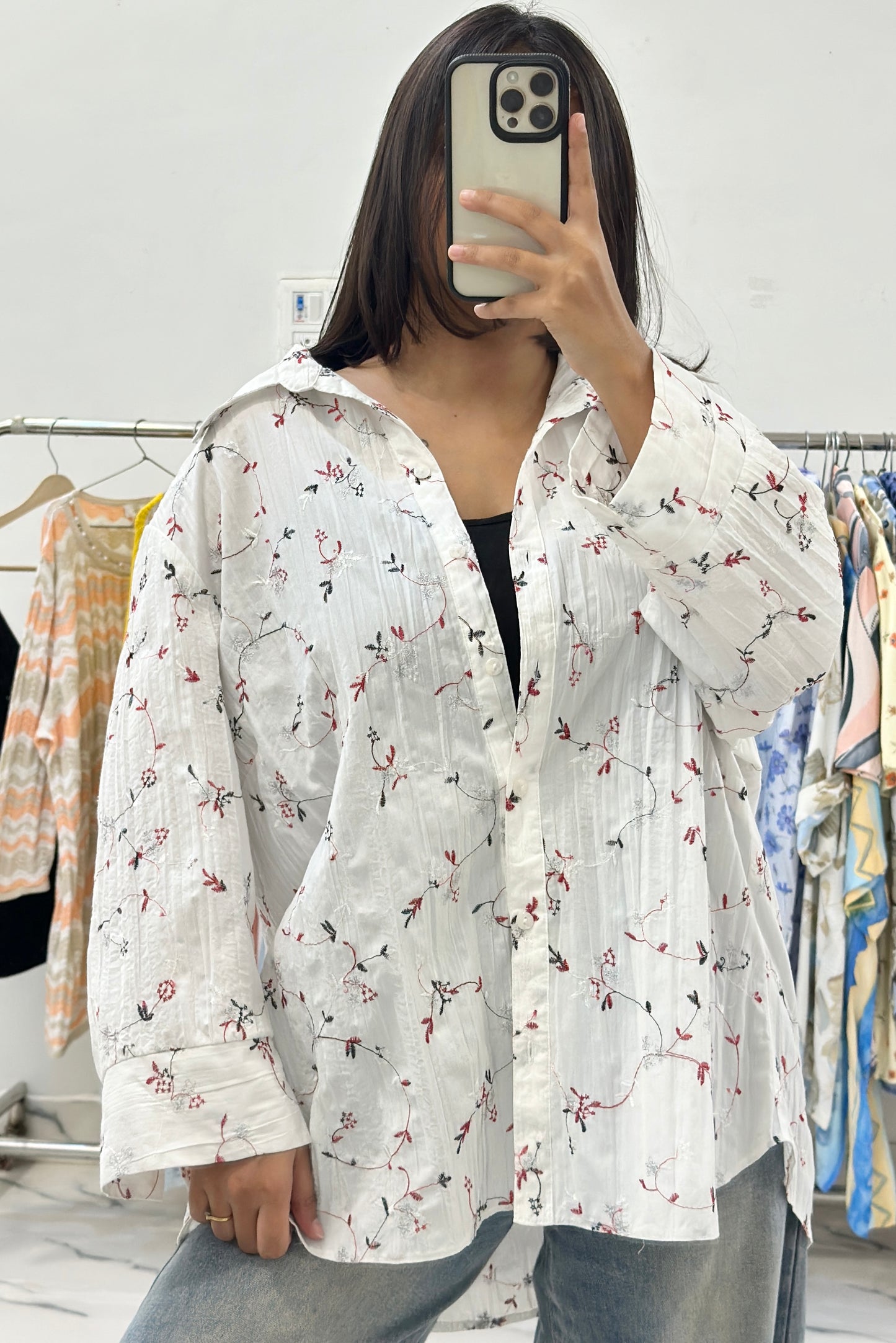 Oversized embroidered shirt (42-44)
