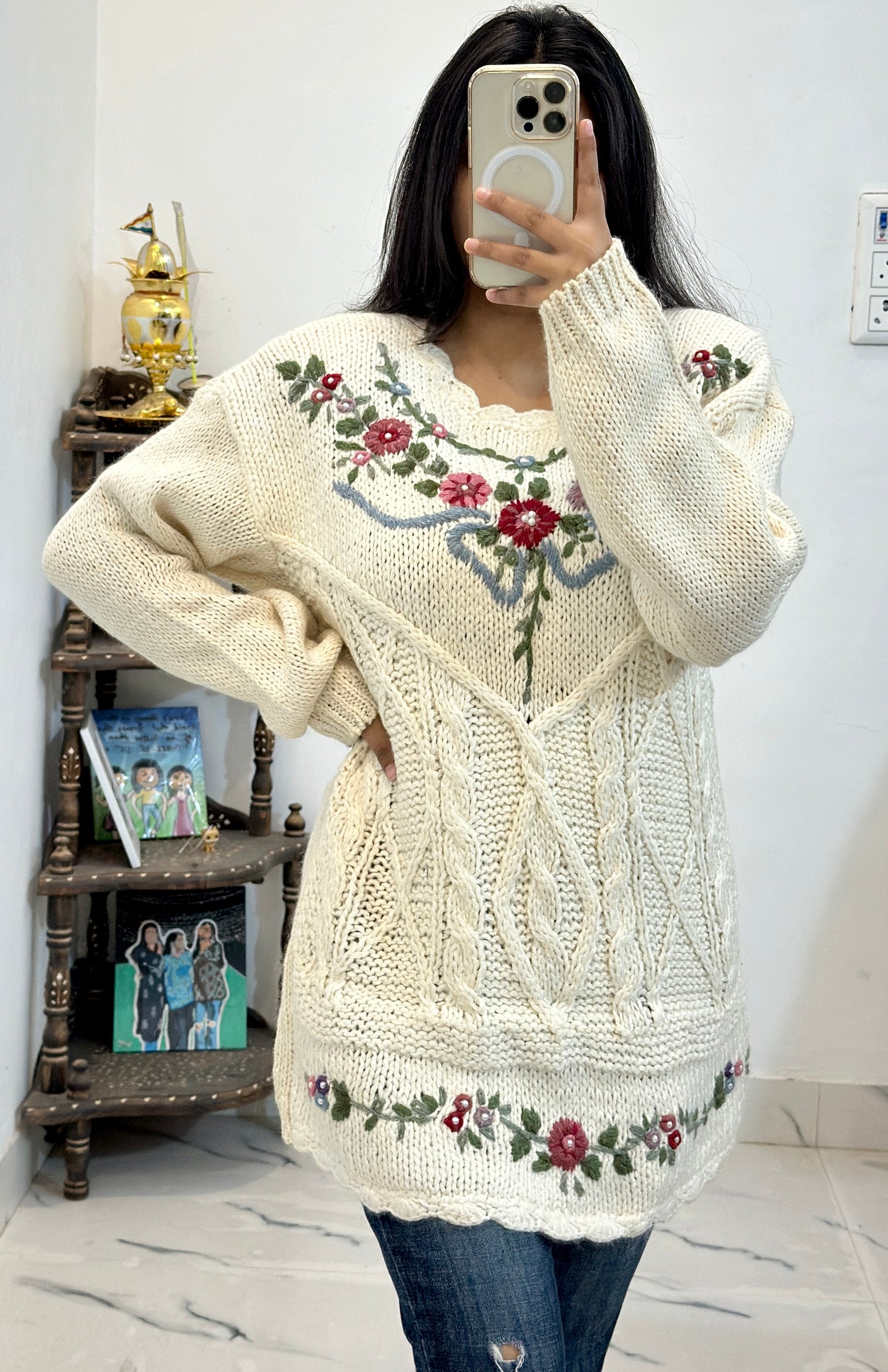 Pretty embroidered sweater ()