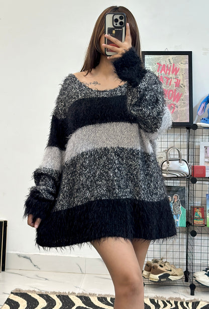 Oversized furry Korean sweater (46-48)