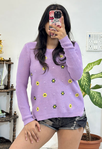 Pretty embroidered sweater (32-34)