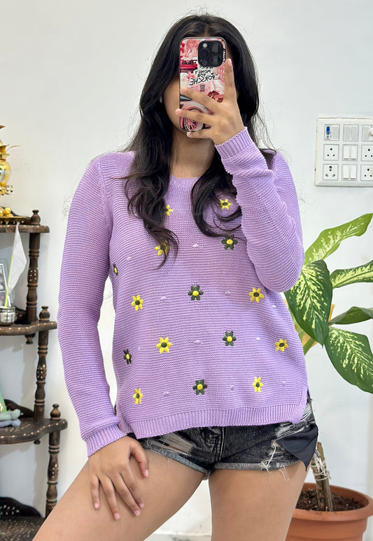 Pretty embroidered sweater (32-34)