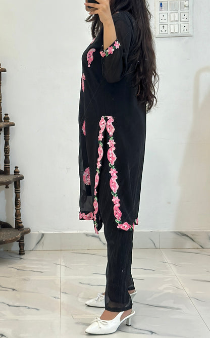 Pretty embroidered set