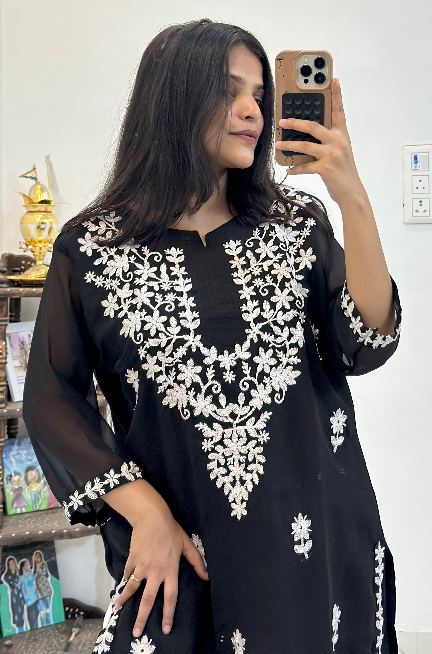 Pretty embroidered set (40-42)