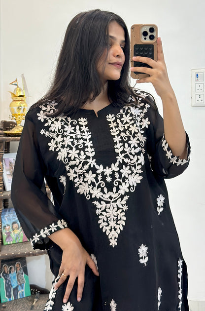 Pretty embroidered set (40-42)