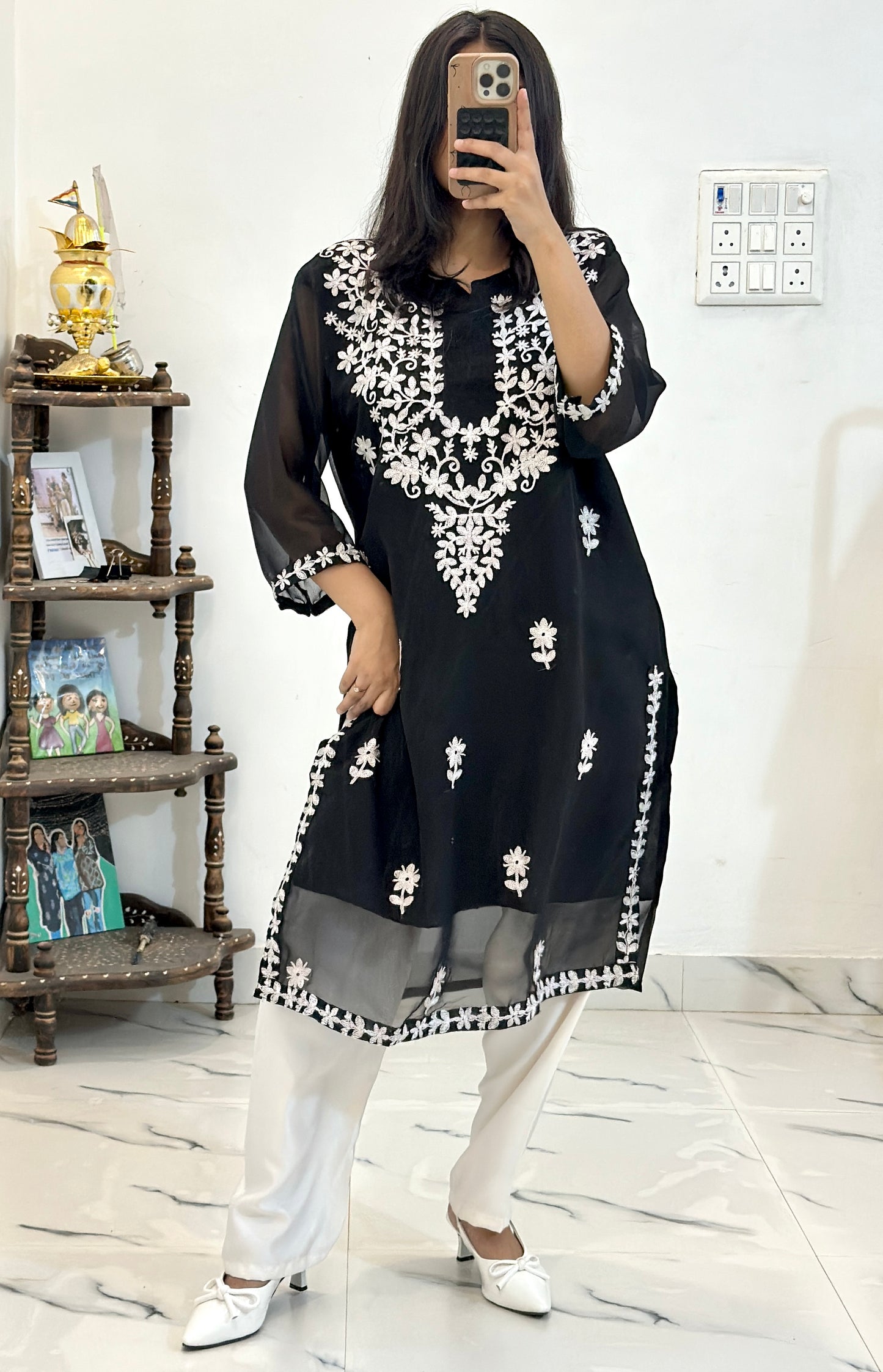 Pretty embroidered set (40-42)