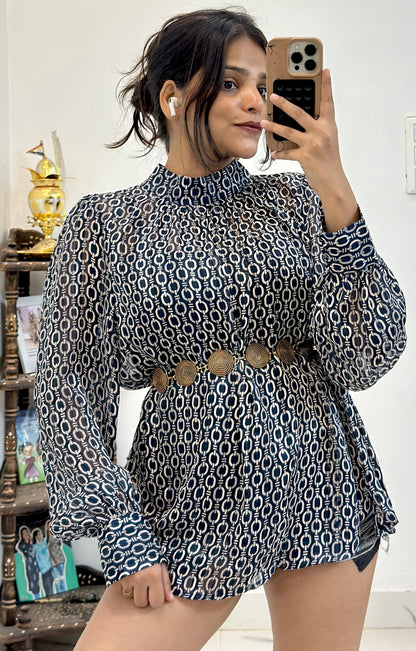 Oversized pretty top (40-42)